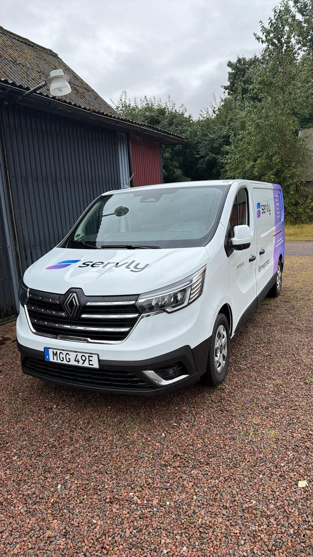 Servlys servicebil för värmepumpsservice i Skåne