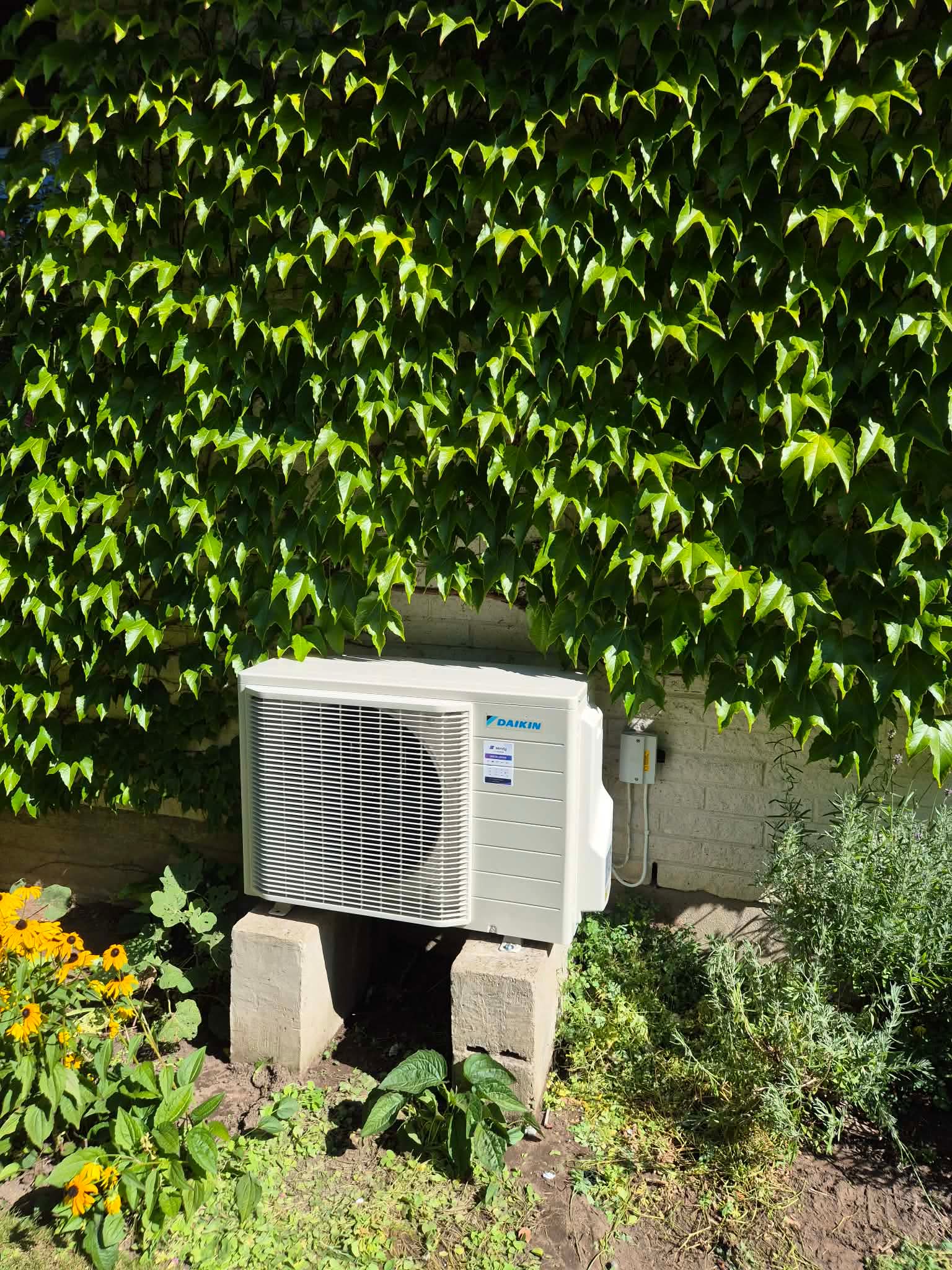 Daikin luft-luft-värmepump installerad av Servly hos kund i Skåne